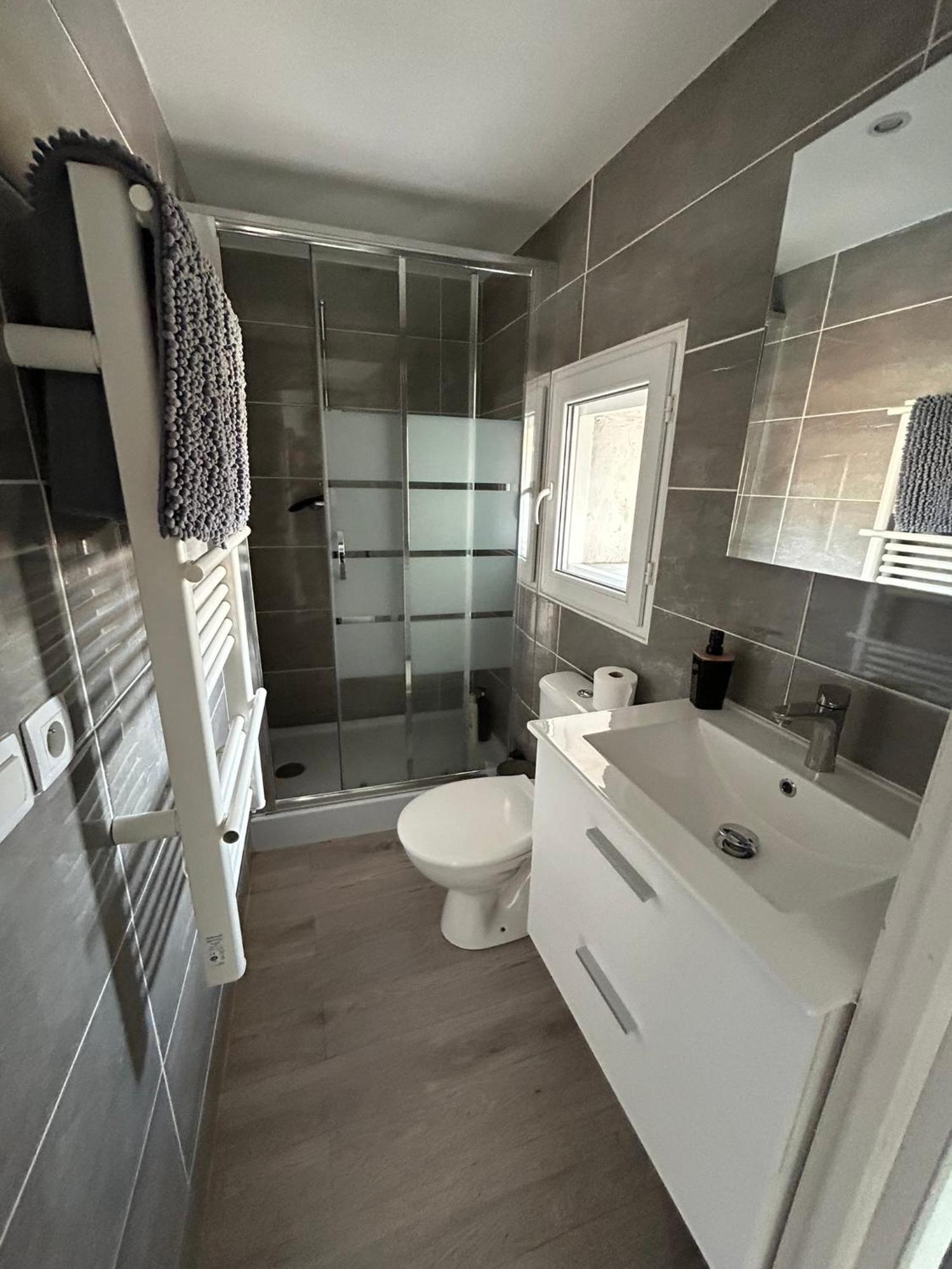 Liberte 1 - T2 Proche Gare Et Centre Commercial Polygone- Beziers- Wifi- Tv Connecte מראה חיצוני תמונה